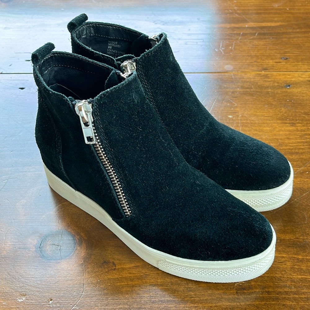 Steve Madden Wedgie Black Suede Sneakers Sz 9